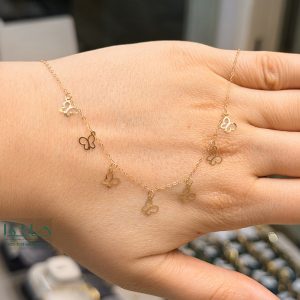 گردنبند پولکی پروانه - روی دست