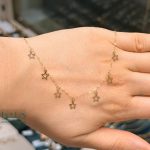 گردنبند پولکی ستاره - روی دست