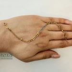 دستبند طلا وسط سفید