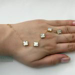 دستبند ونکلیف 5 گل سفید صدفی